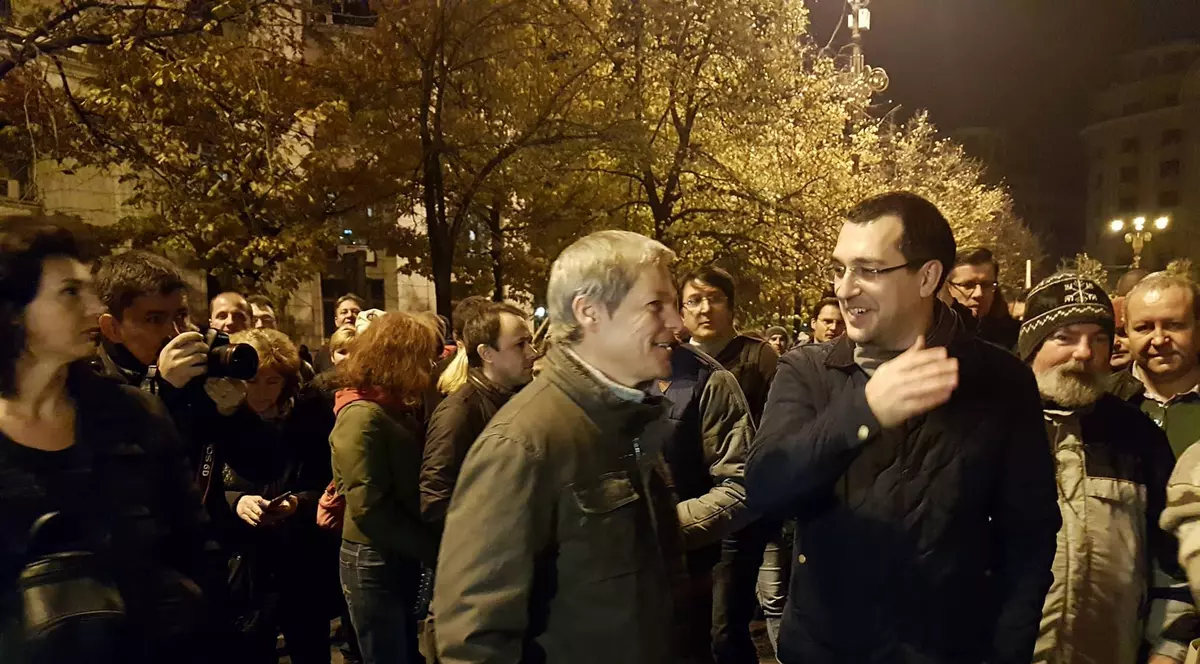 Dacian Cioloș și Vlad Voiculescu, reacții la retragerea premierului desemnat:  ”Uite Cîțu, nu e Cîțu”
