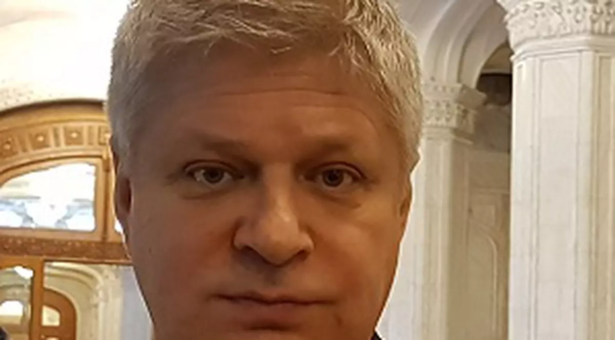 Dan Tudorache Blocurile din Sectorul 1 vor avea containere de gunoi îngropate, dotate cu senzori de umplere și cartele electronice de acces, iar casele mini-stații de compost