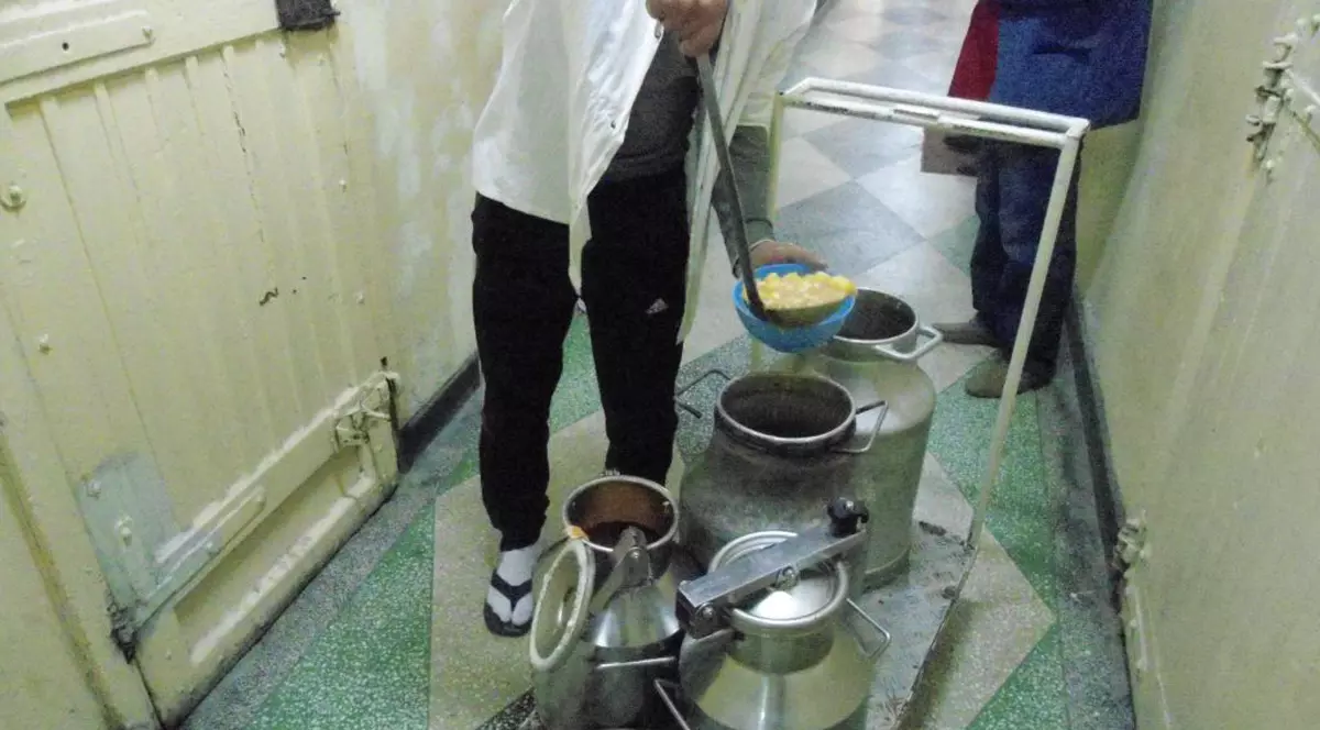 Religia e dată la schimb pentru o farfurie cu mâncare. Din ce în ce mai mulți pușcăriași români trec la islamism și spun ”adio” porcului pentru se ”lipi” de cazanul cu oaie al musulmanilor