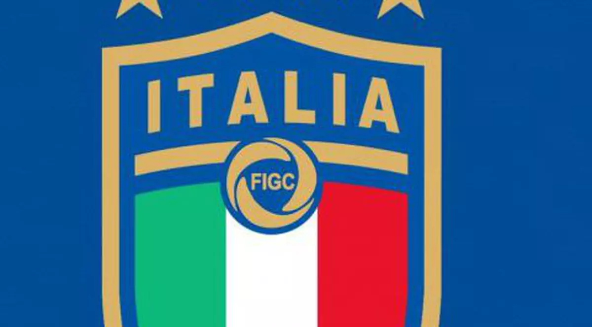 Italienii și-au schimbat logo-ul naționalei pentru a se vedea mai bine cele patru titluri mondiale