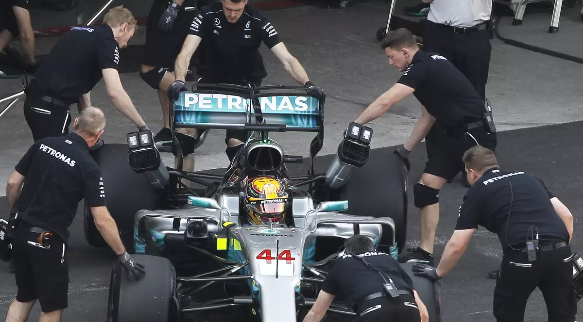 Angajații echipei Mercedes, amenințați cu pistolul și jefuiți înainte de Marele Premiu de Formula 1 al Braziliei