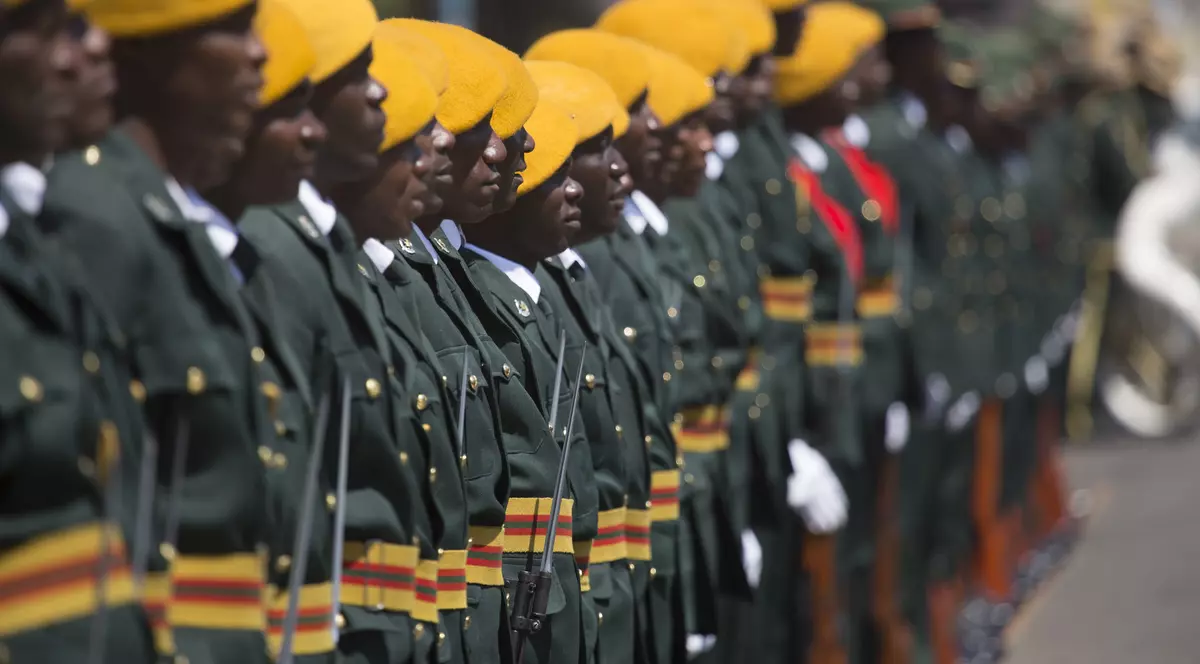 Criză în Zimbabwe | Tentativă de lovitură de stat a armatei, împotriva regimului lui Robert Mugabe. Cetățenii străini, sfătuiți să stea la adăpost