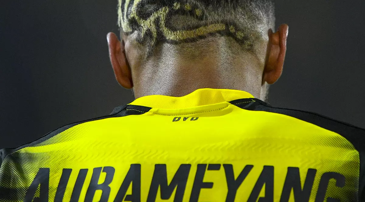 Numai freze și mingi au în cap. Aubameyang, fotbalistul Borussiei Dortmund, și-a etalat noul look în Liga Campionilor | GALERIE FOTO