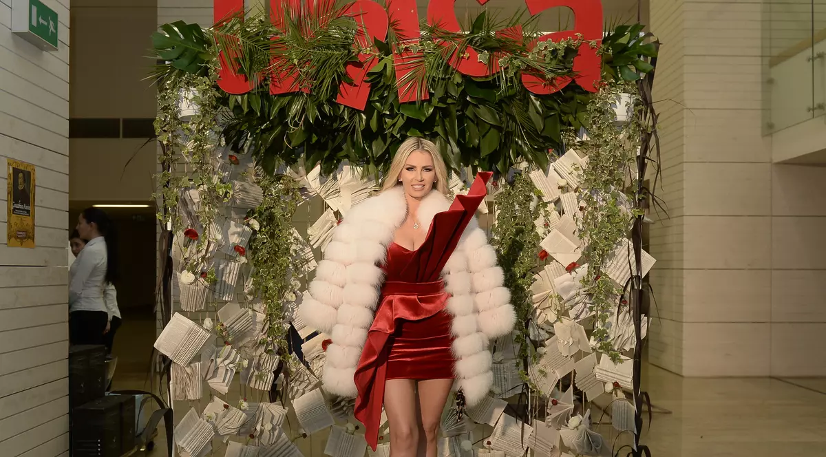 FOTO EXCLUSIV/ Gala Unica 2017. Vedetele au reinterpretat dress-code-ul. Au optat pentru o ținută „all red”