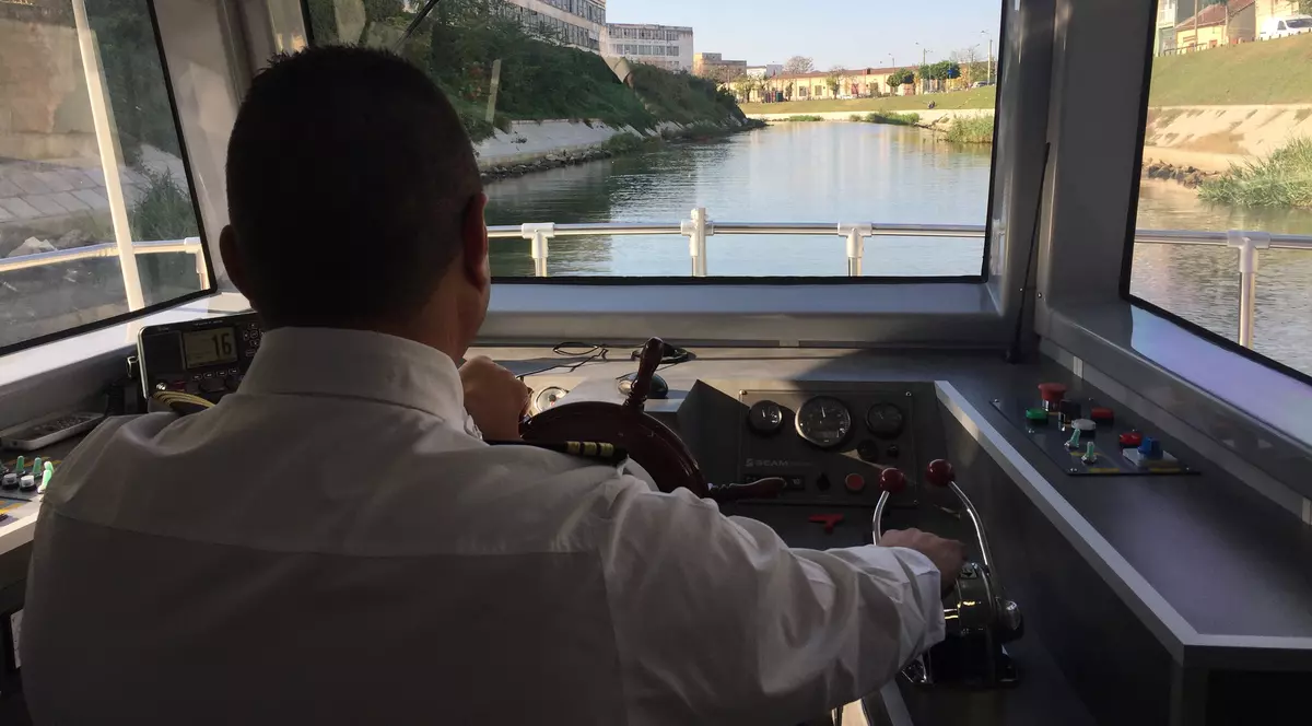 Povestea tristă a vaporașelor de pe Bega cumpărate de primărie și ținute la mal de birocrație