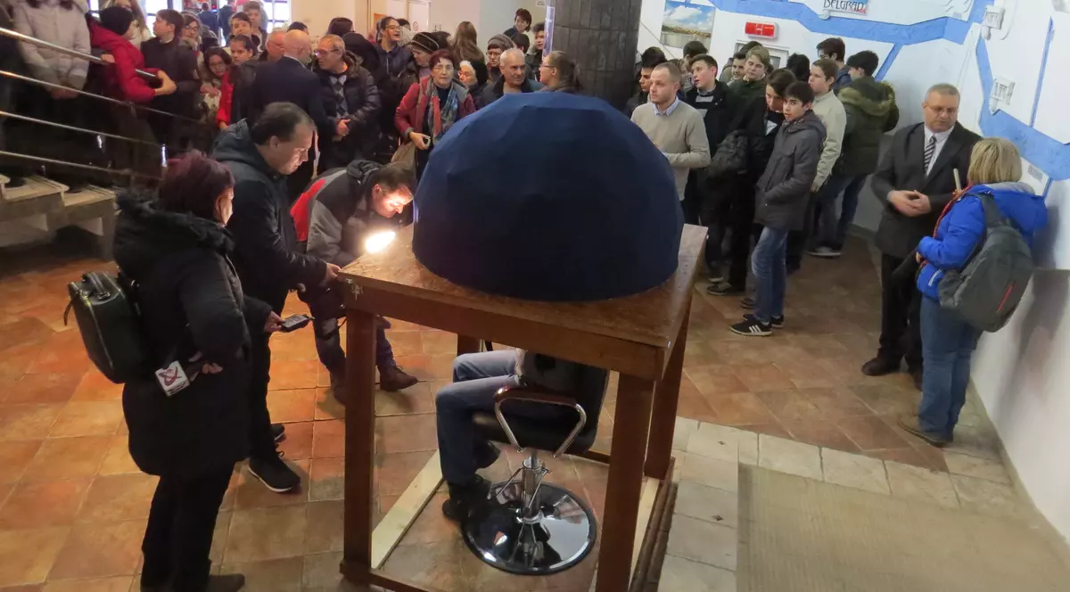 Planetariu pentru nevăzători, deschis la Galați. Își pot imagina cerul cu ajutorul mâinilor