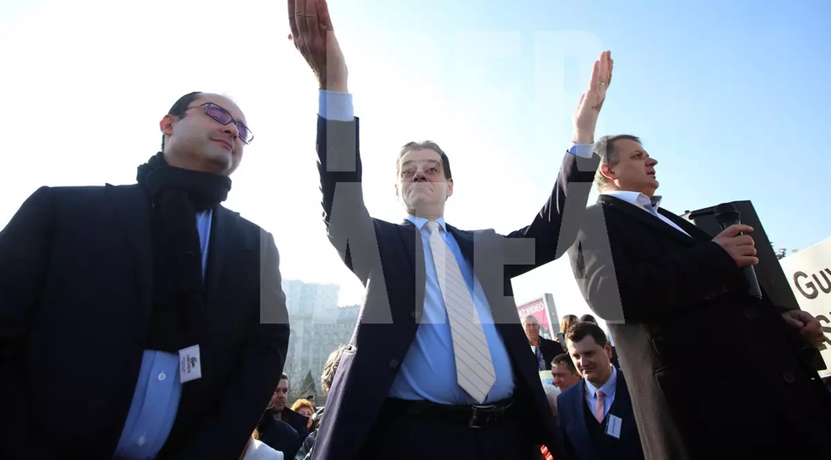 Protest la Parlament, împotriva măsurilor luate de Executiv / FOTO&VIDEO