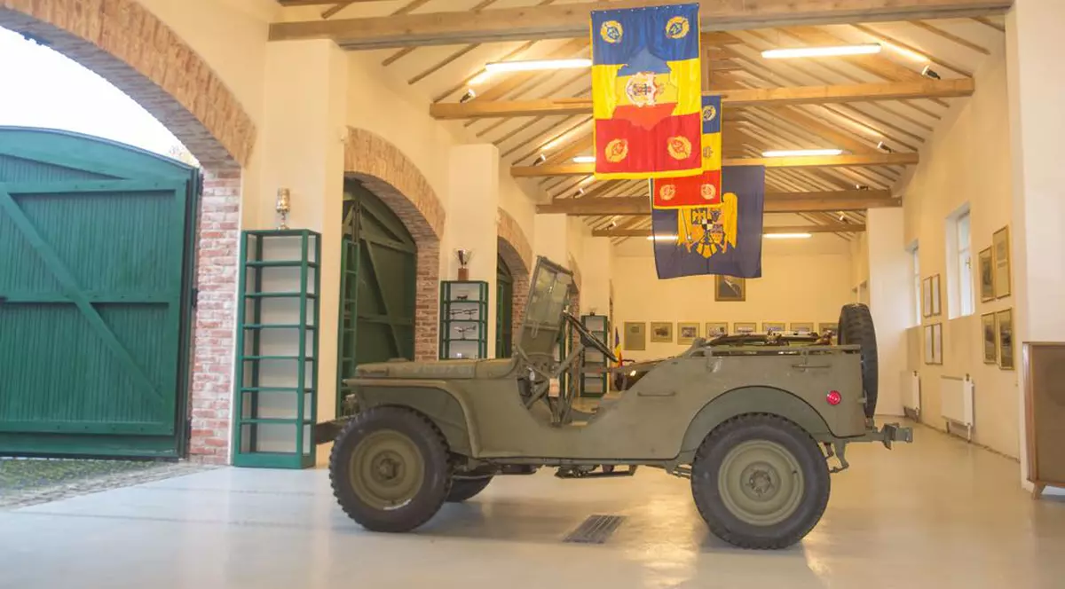 Patru jeep-uri din colecţia Regelui Mihai