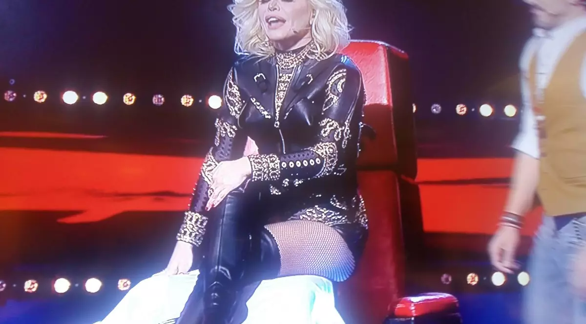 Loderana Groza, spectacol în cea de-a doua gală live Vocea României. A încins atmosfera într-o pereche de pantaloni minusculi