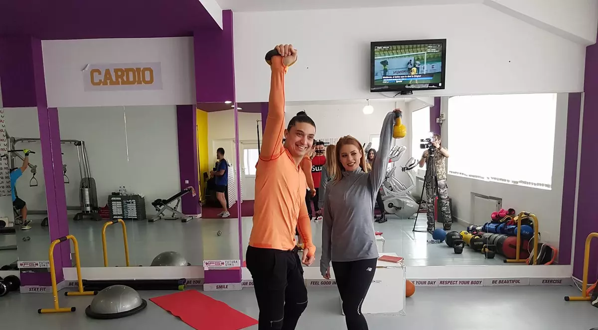 Proful de fitness al fotbaliștilor, Alexander Florescu, antrenează acum o vedetă din showbiz