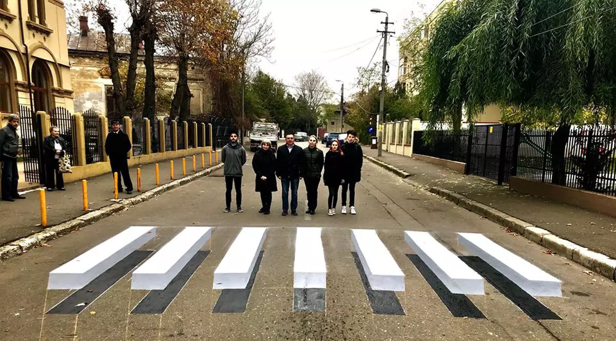 Ciolacu: Zebra tridimensională de la Buzău, o soluție pentru a crește atenția șoferilor lângă școli și grădinițe