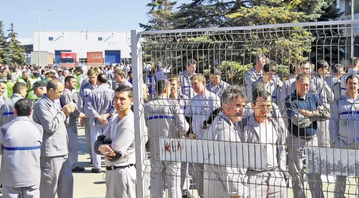 Sindicaliștii de la Dacia, protest în Piața Victoriei