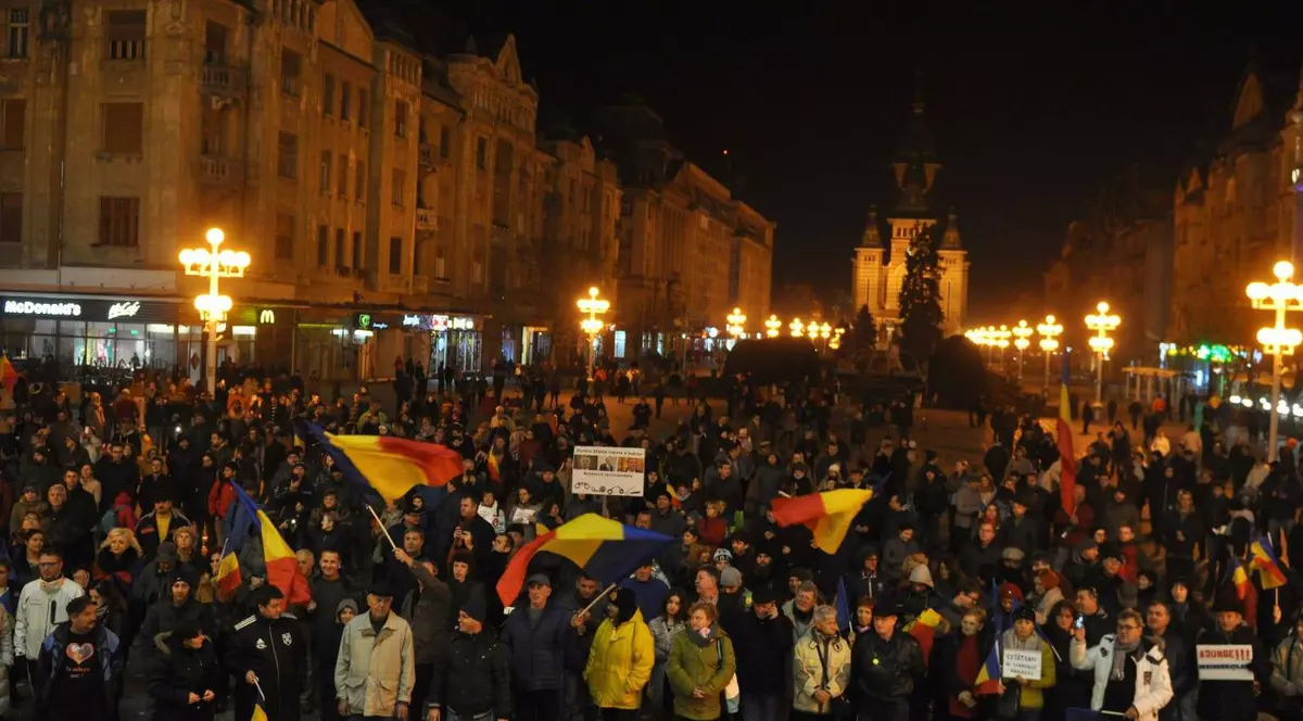UPDATE. Proteste împotriva modificării legilor justiției și a Codului Fiscal, duminică, în mai multe orașe din țară/FOTO