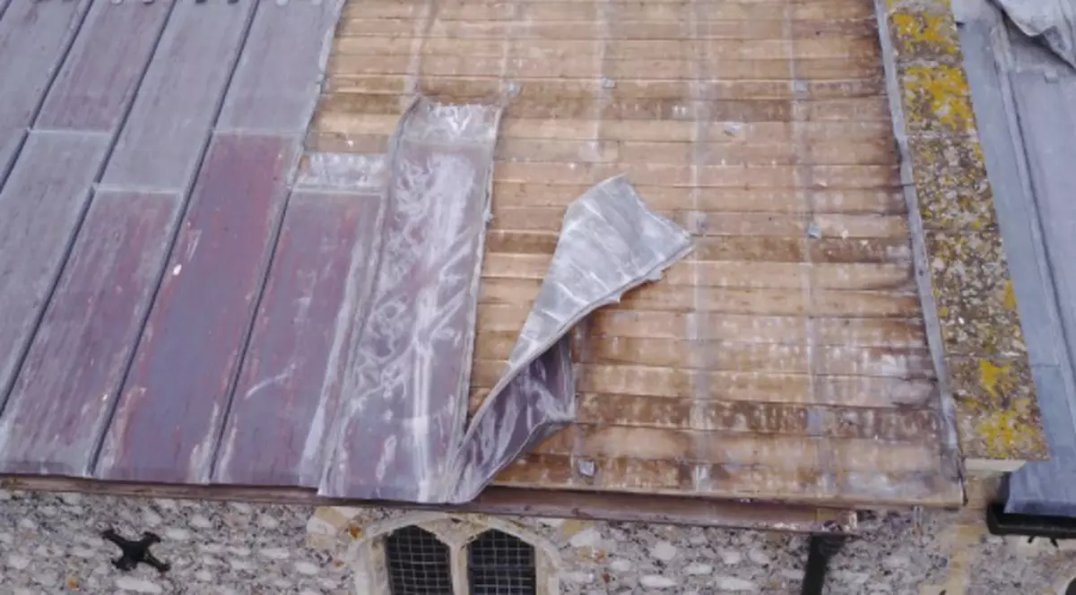 Au ”stors” zeci de mii de euro de la bătrâni pe care îi lăsau fără acoperiș la casă. ”Gruparea constructorilor” era formată din membrii a două familii de romi