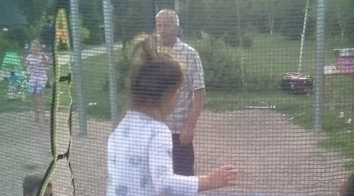 Trei copii mici și mama lor, amenințați cu evacuarea din locuință în Huși