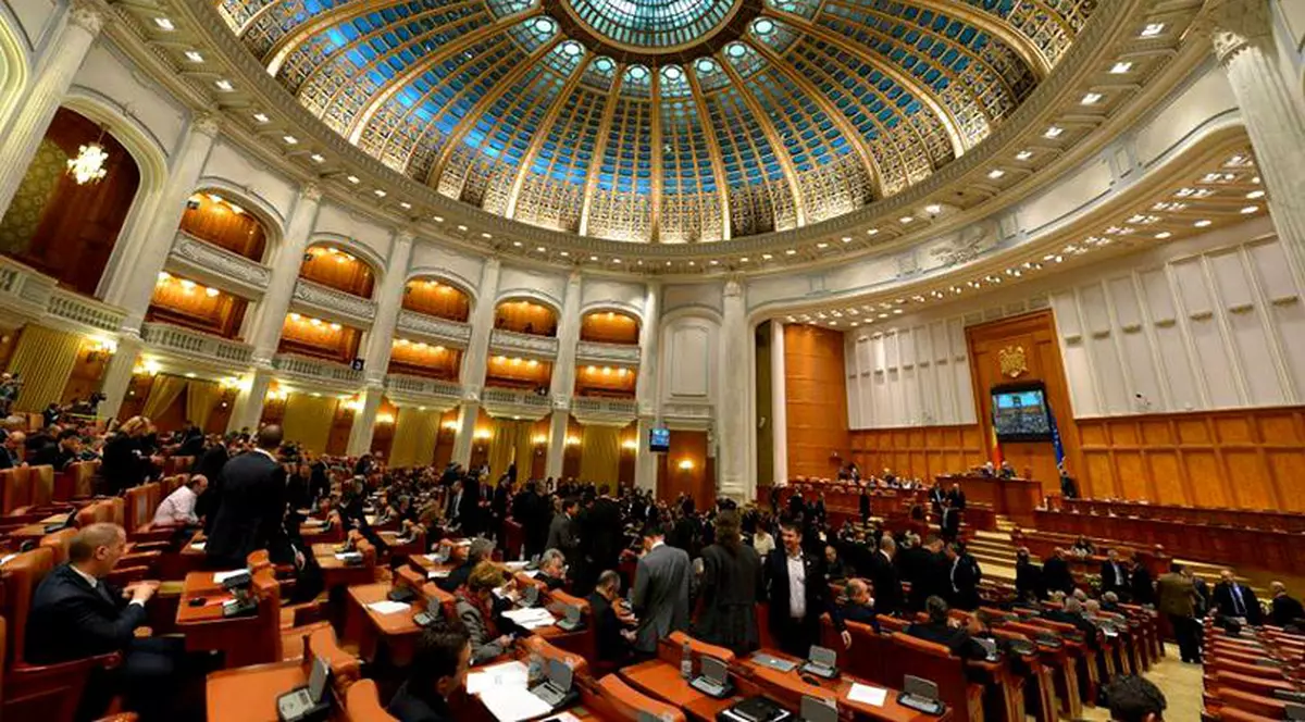 Hărțuirea morală la locul de muncă, pedepsită printr-un nou proiect de lege depus în Parlament