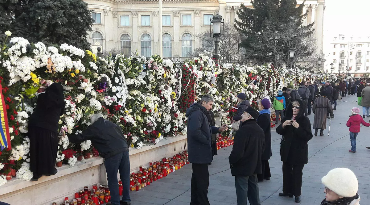 Porțile Palatului nu se închid în noaptea de joi spre vineri