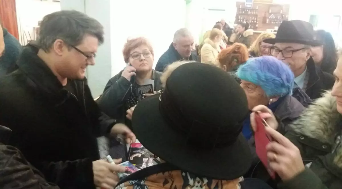 EXCLUSIV/Fuego, cât pe ce să fie linșat de fani. S-au călcat în picioare ca să-l atingă!