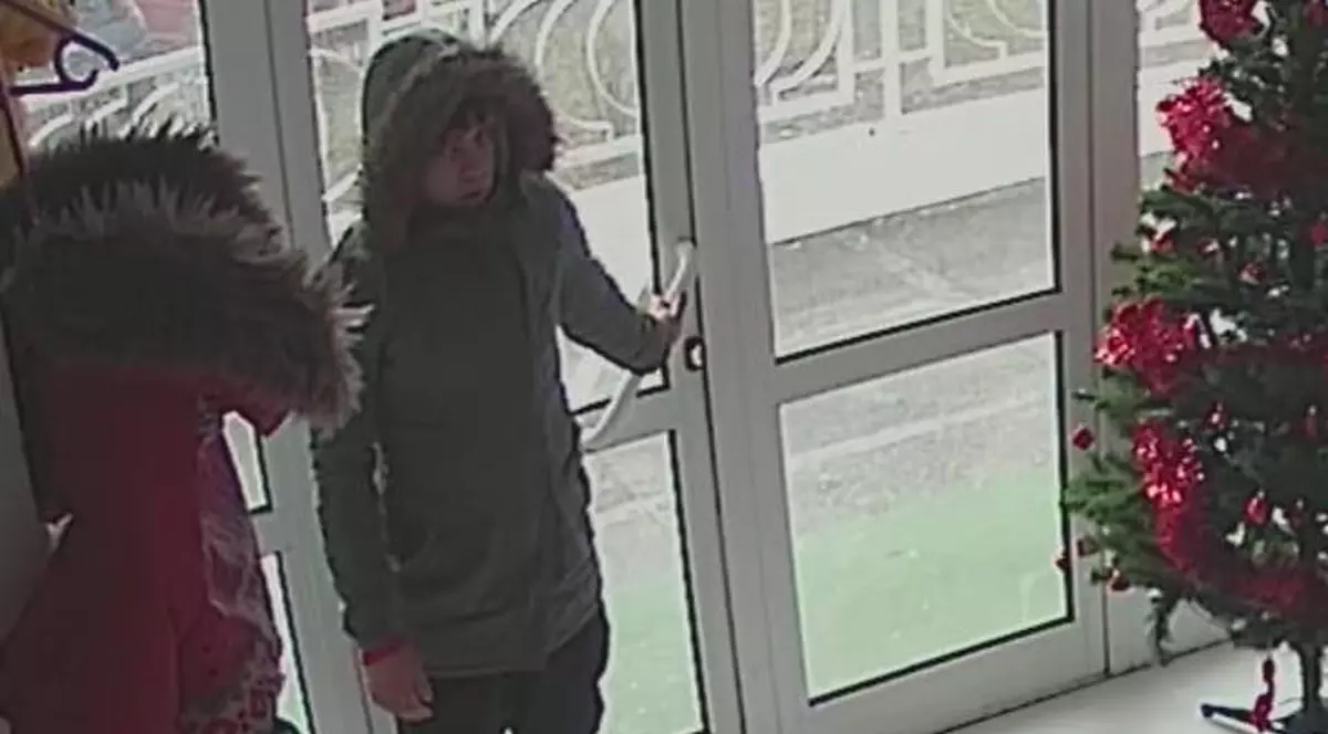 a sustras peste o mie de lei strânşi din donaţii de un salon şi destinaţi Asociaţiei "Help Lăbuş"