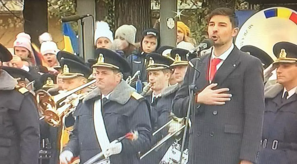 EXCLUSIV/Solistul care a cântat imnul de Ziua Romaniei e fiul unui lăutar celebru!
