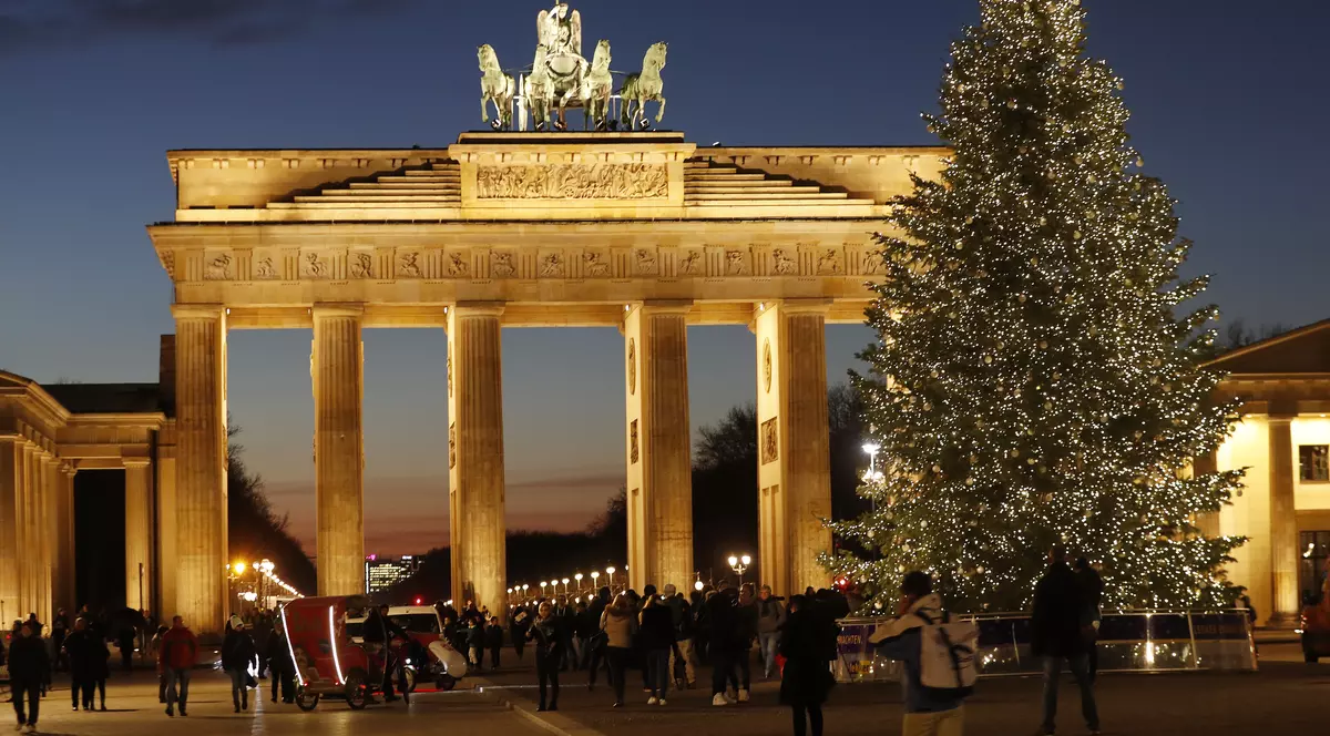 Germania vrea transport public gratuit pentru a reduce emisiile. Poarta Brandenburg din Berlin