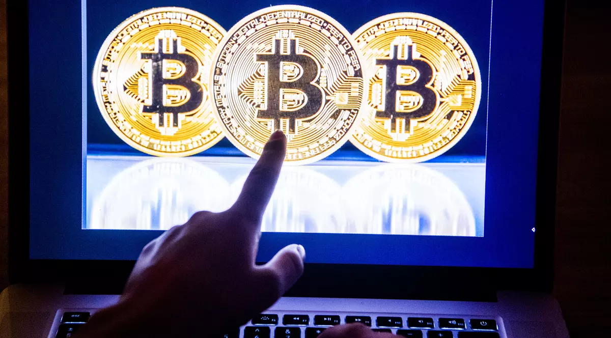 Bitcoin a depășit pragul de 11.000 de dolari