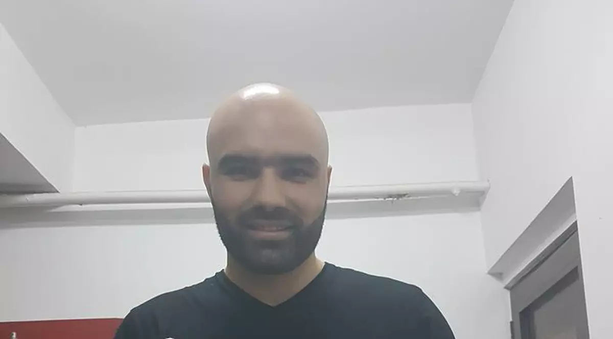 Bogdan Dinu, luptător în trupele speciale ale Poliției Buzău, a boxat în gala de acum câteva zile din orașul natal și cu gandul la colegul său de la Suceava tăait cu sabia de interlop.