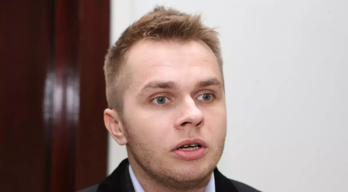 Impresionant până la lacrimi ce a văzut Codin Maticiuc la Spitalul Fundeni, unde a împodobit bradul pentru copiii bolnavi de cancer. "Tunsoarea care se asortează bolii și citostaticelor și branula clasică pe mână"