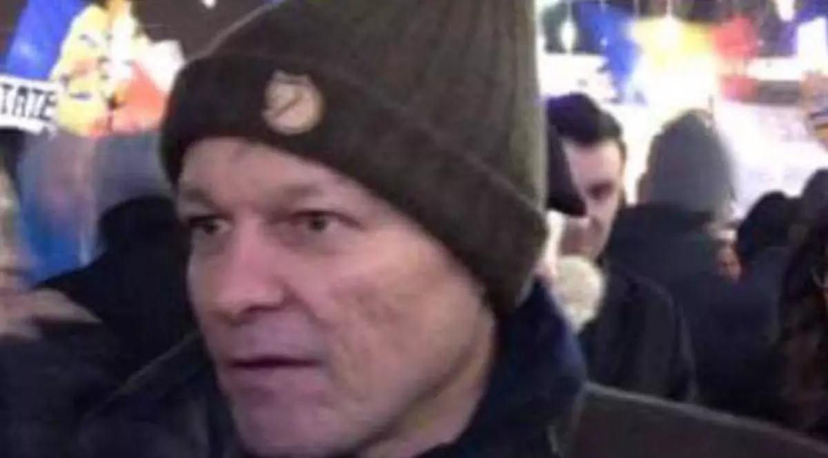 Ambasada Suediei promovează fesul purtat de Dacian Cioloș la proteste