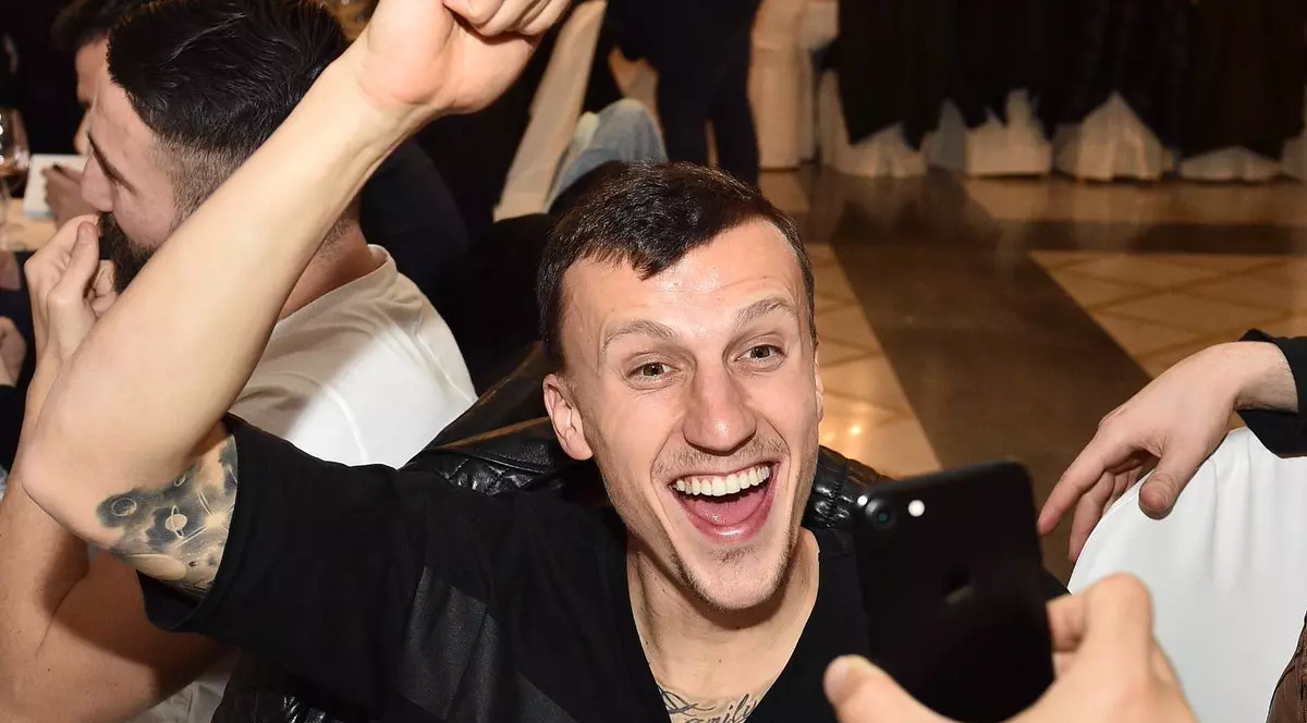 Vlad Chiricheş a fost sufletul petrecerii de Crăciun organizată de Napoli