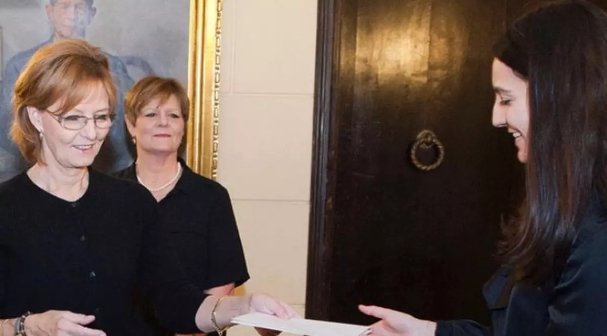 Custodele Coroanei Regale oferă cadouri de Crăciun angajaților de la Palatul Elisabeta