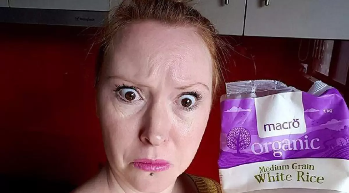 Şi-a uitat cupa menstruală în bucătărie şi soţul ei a găsit-o. Ce a făcut bărbatul cu ea