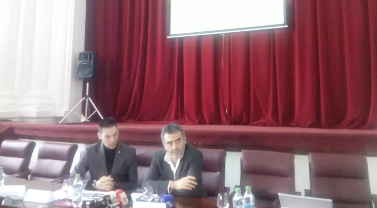 Premieră în România: Aplicaţie cu ajutorul căreia se pot măsura gropile