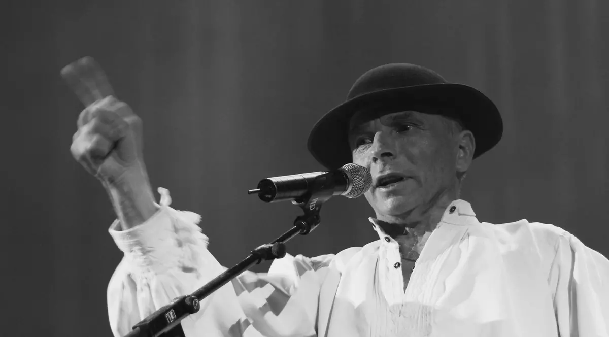 La un concert gratuit, Grigore Leșe s-a enervat că publicul nu-i cunoaștea piesele