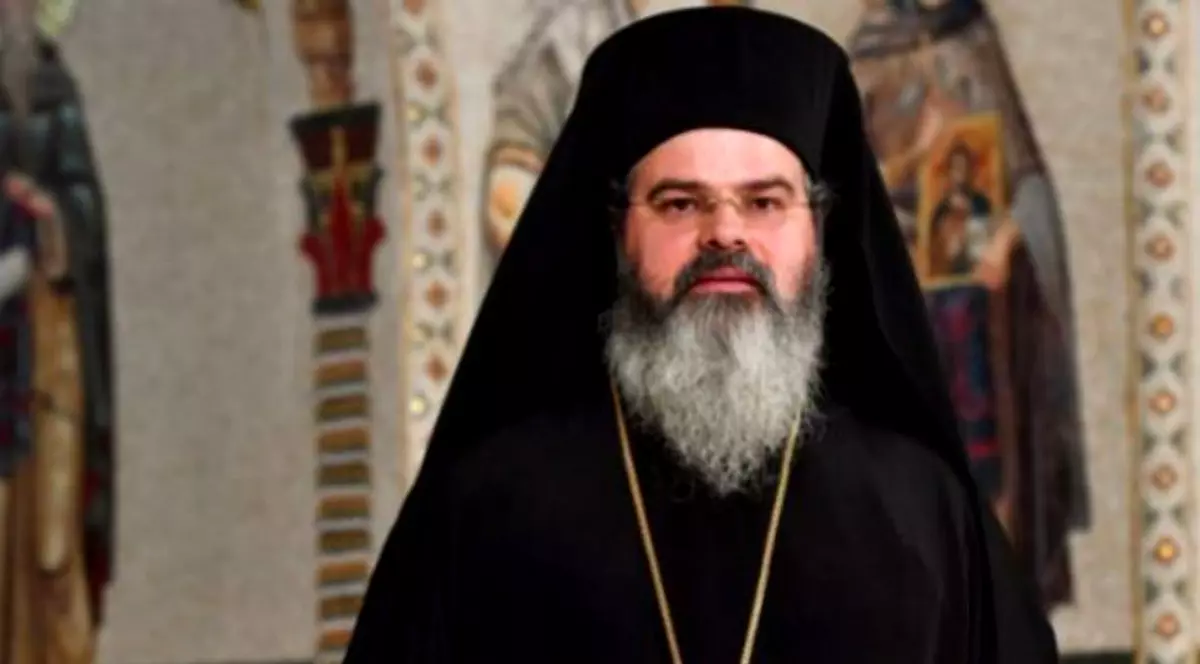 Episcopul Hușilor a ajuns viral pe internet după ce a cântat o colindă tradițională | VIDEO