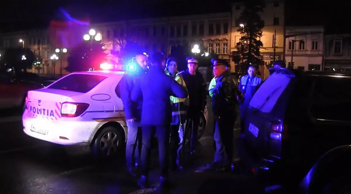 Polițist atacat cu maceta in Arada