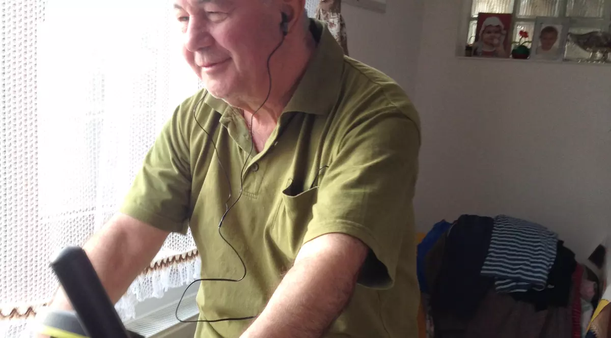 George Nicolescu, solistul orb, se menține în formă pedalând zilnic