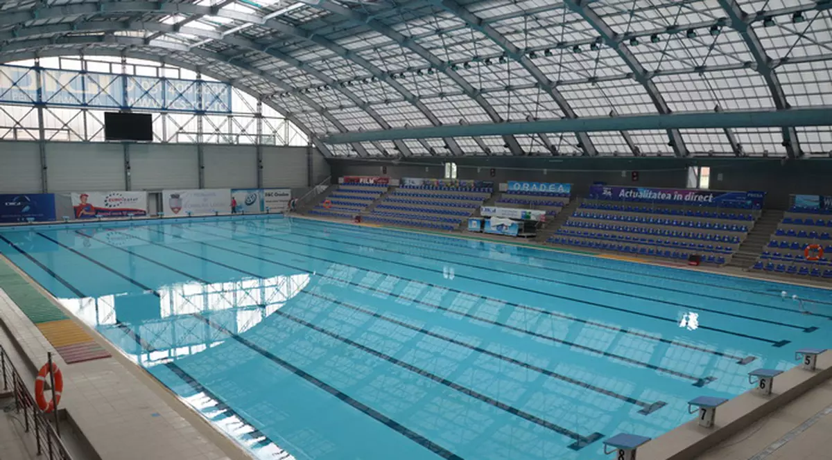 Bazinul Olimpic de la Focșani, deschis la două luni după ce a fost inaugurat cu fast de Dragnea și Oprișan. Motivul, lipsa personalului și a unui regulament