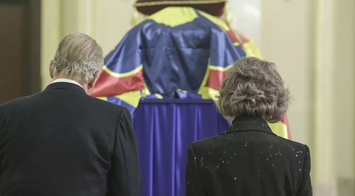 Monarhii Europei la catafalcul Regelui Mihai