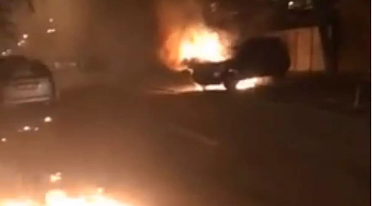 O femeie din Botoșani a vrut să-i incendieze mașina iubitului, dar focul s-a extins și la casa acestuia! Tânăra a vrut să fugă din țară, dar a fost prinsă