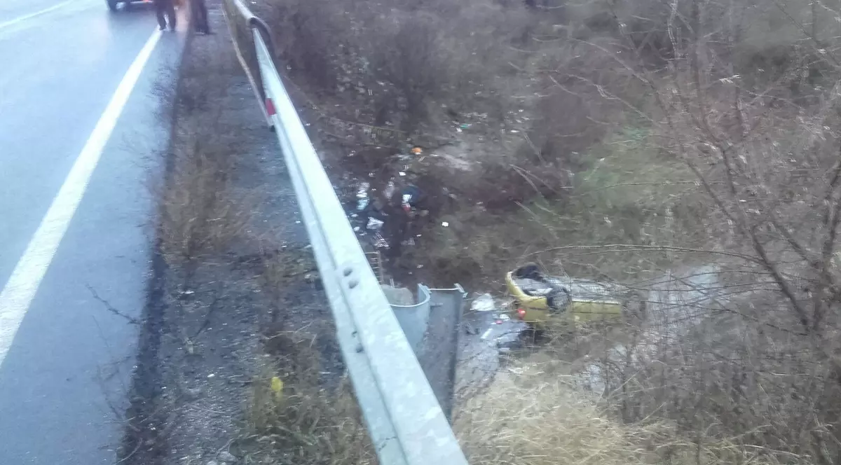 Mașină căzută 15 metri în gol, de pe un pod, în județul Constanța