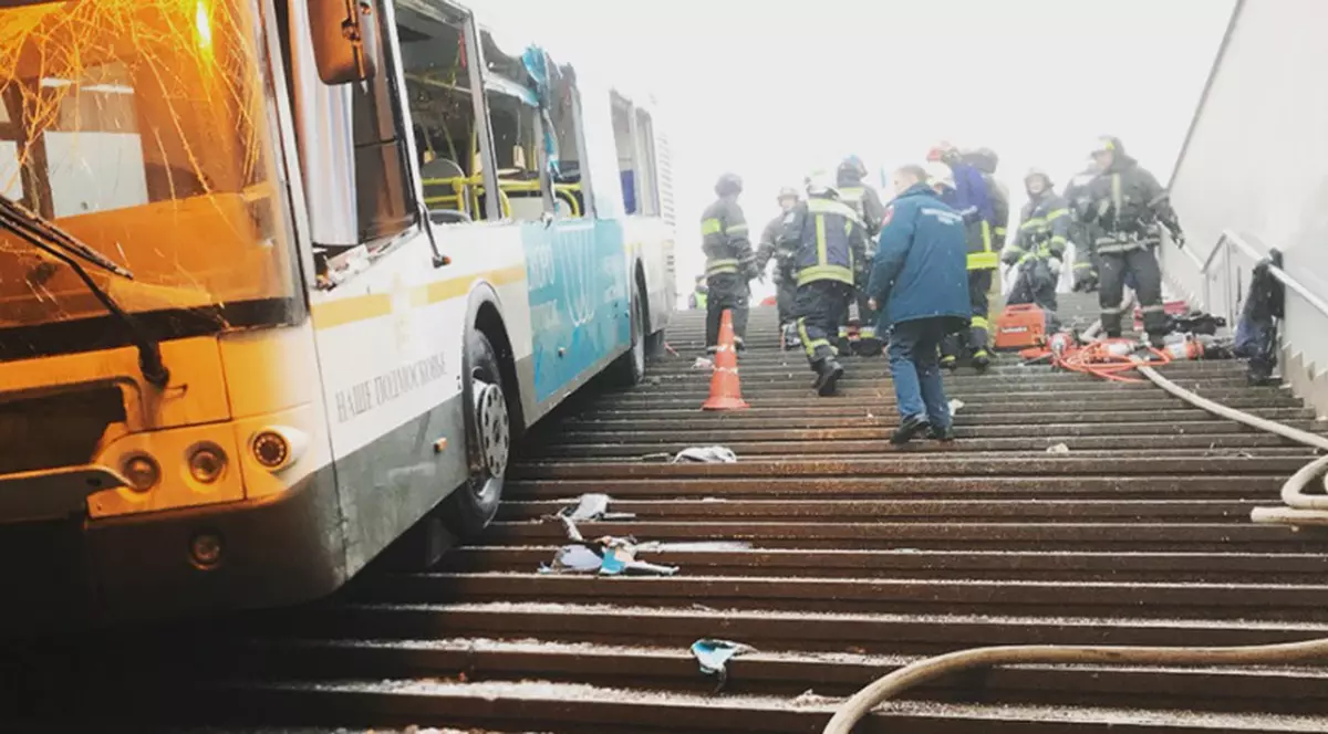 VIDEO | Un autobuz a intrat într-un pasaj pietonal din Moscova. Cel puțin cinci morți