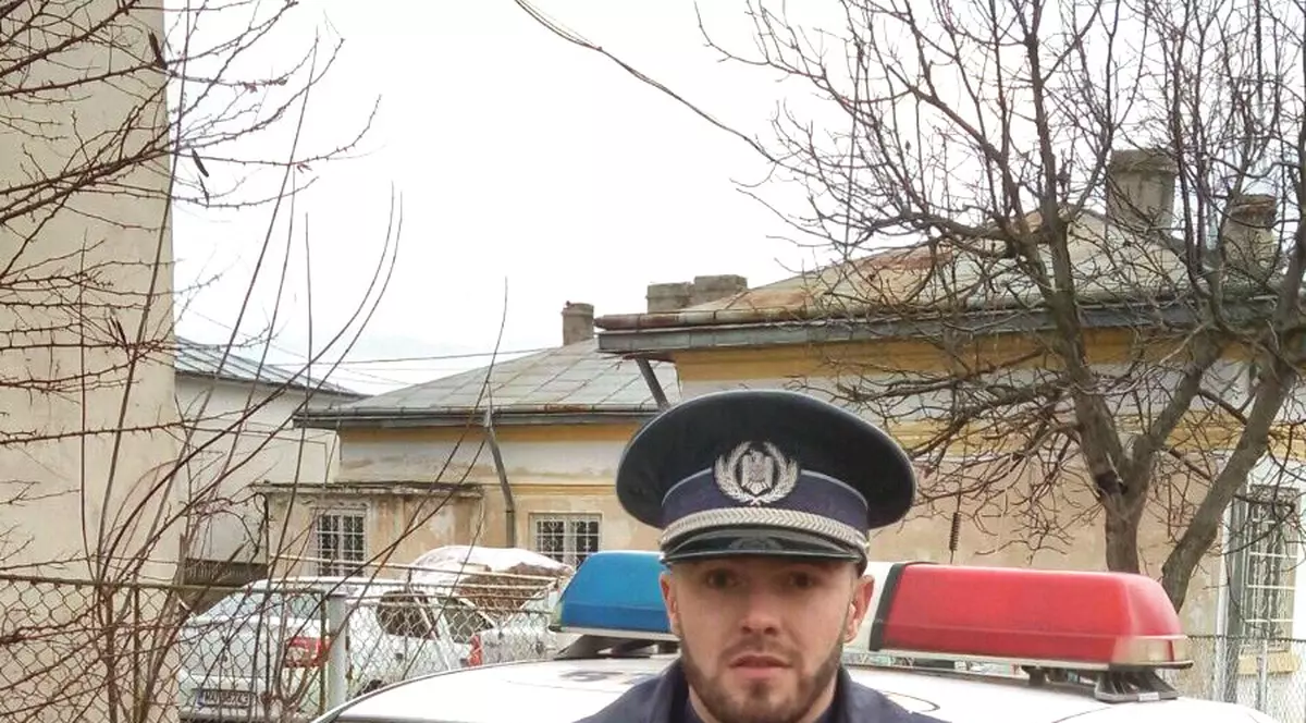 a tăiat în ultimul moment funia cu care se spânzurase un bătrân