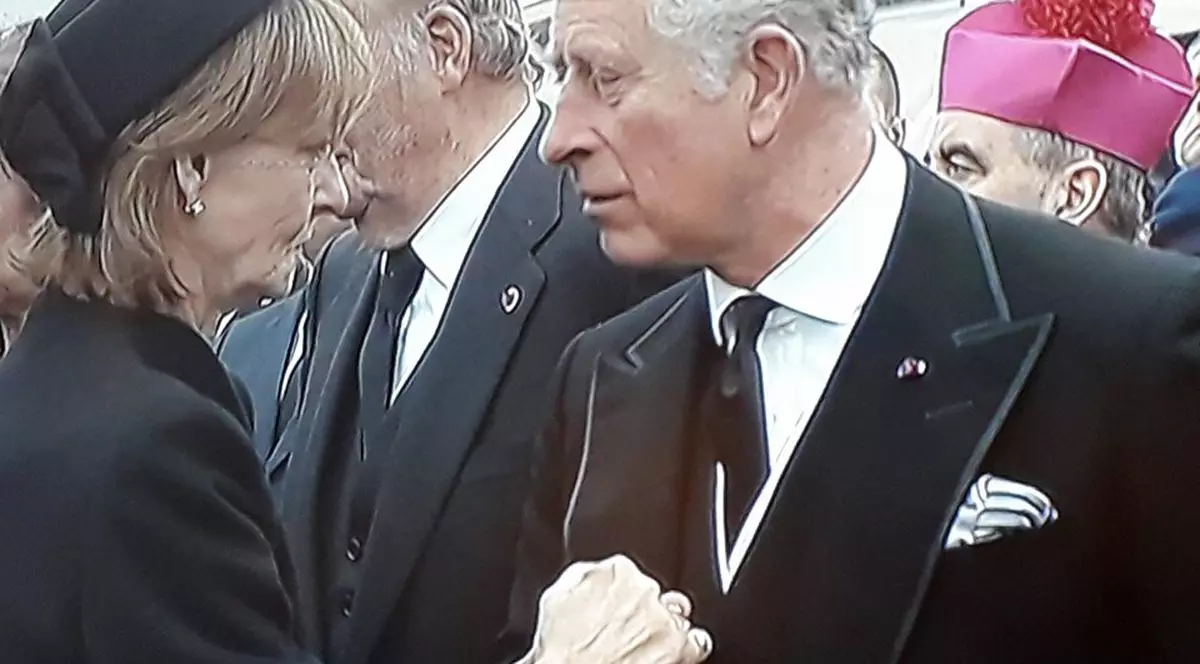 FOTO/ Moment încărcat de semnificații între Prințul Charles și Principesa Margareta