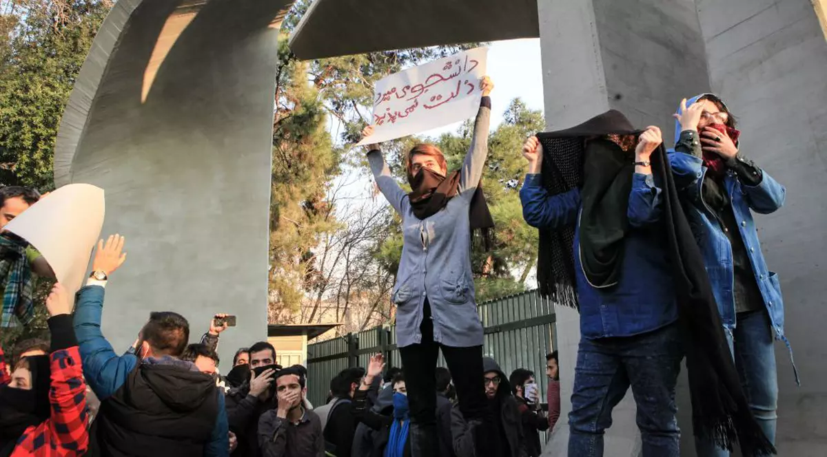Proteste anti-guvernamentale în Iran. Trei oameni au fost uciși