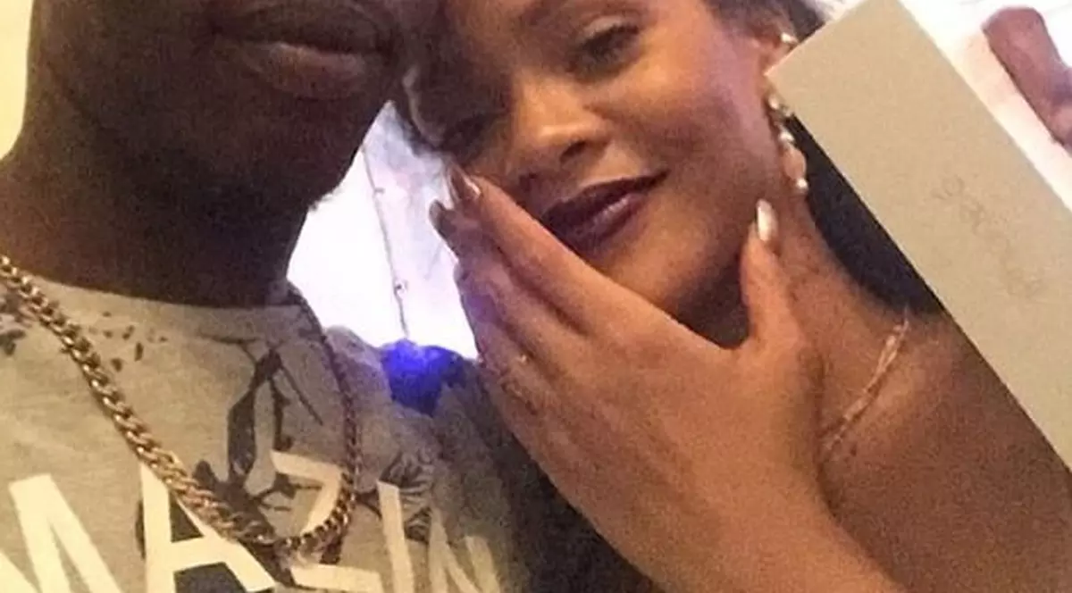 Rihanna este în doliu: "Nu îmi vine să cred că aseară te țineam în brațe"