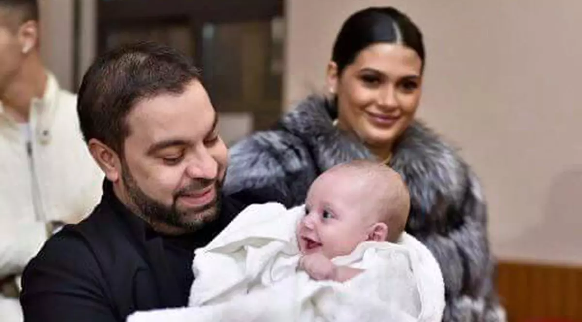 Adevărul despre plecarea Roxanei Dobre de acasă. N-a fugit cu jumătate de milion de euro de la Floirn Salam, ci e gravidă cu acesta în două luni