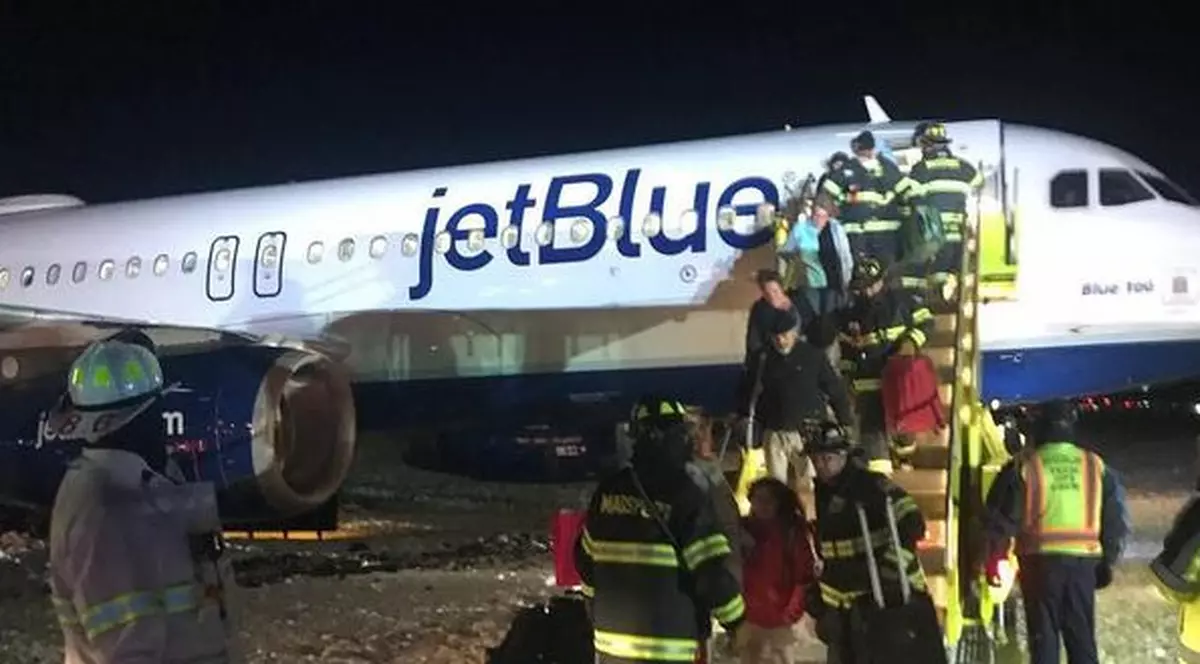 Incident aviatic în Boston: Un avion a ieșit de pe pistă