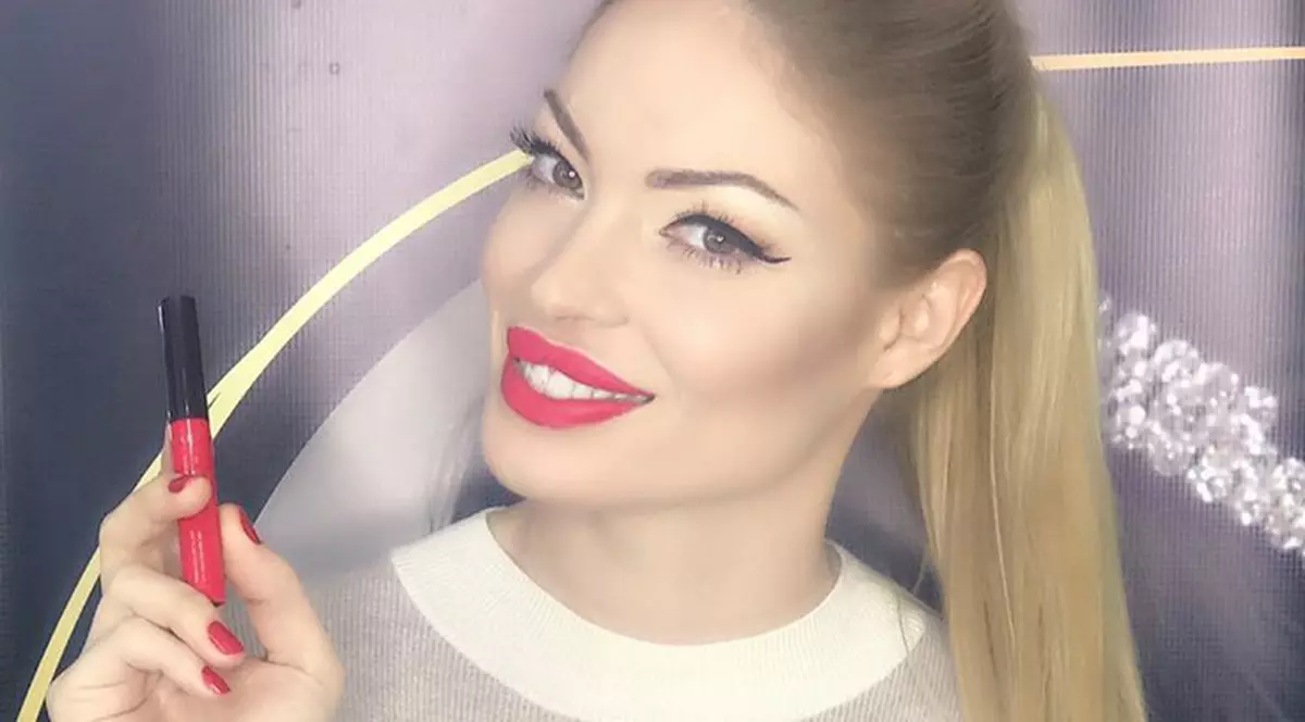 Valentina Pelinel împlinește 37 de ani. Cum s-a fotografiat blonda