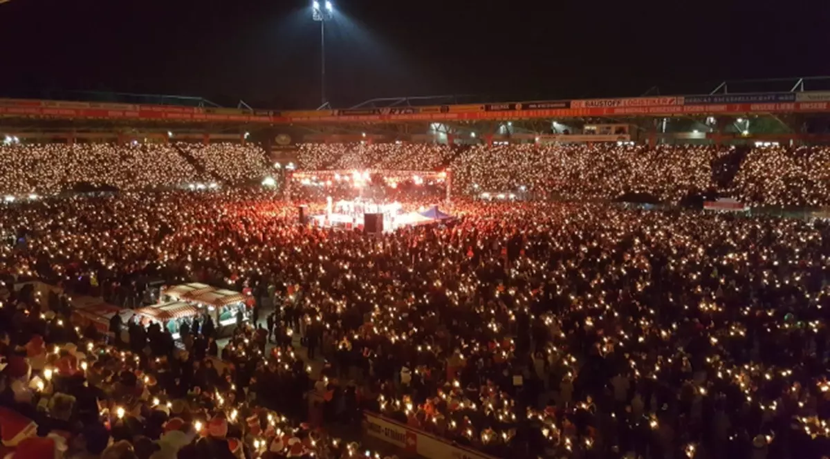 Fanii lui Union Berlin au cântat colinde pe stadion în Ajun de Crăciun